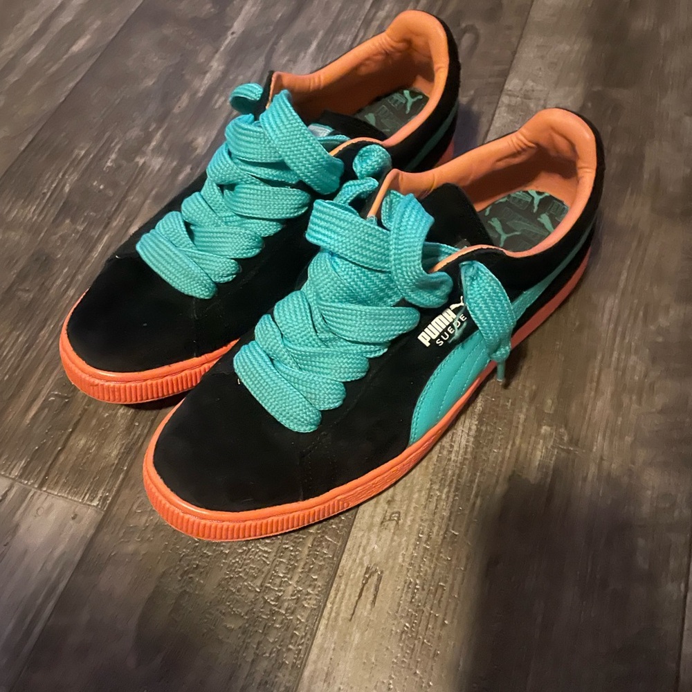 Men pumas sneakers